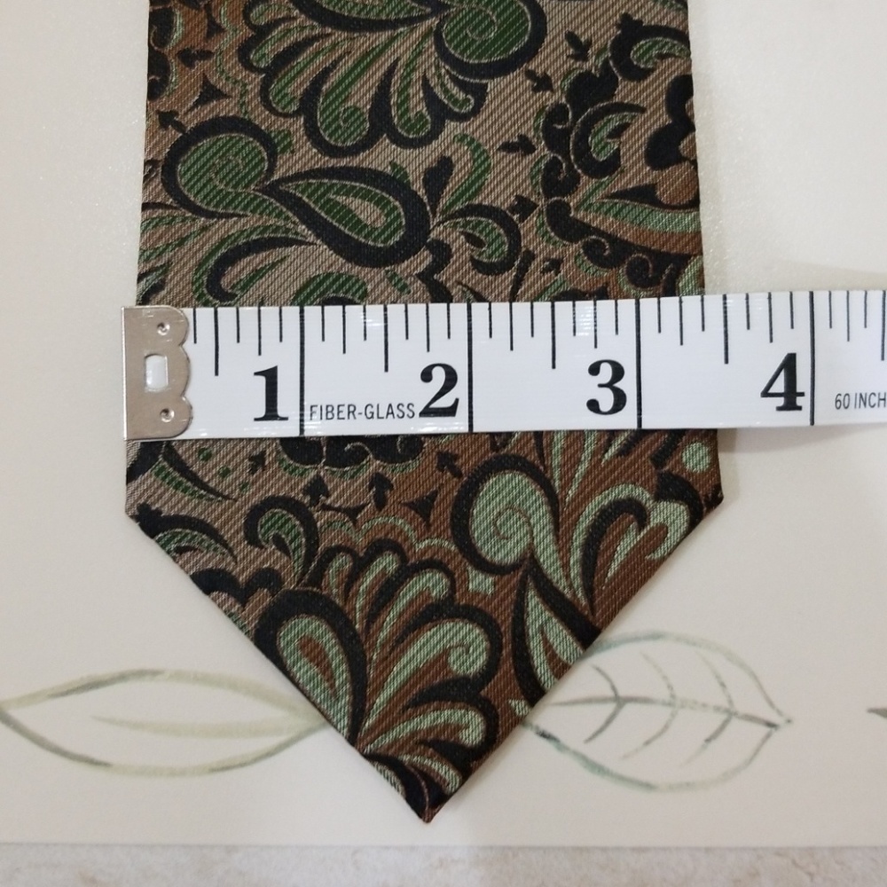 VAN HEUSEN STAIN RESISTANT TIE - Picture 2 of 5